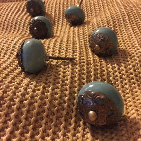 World Market Knobs (Set of 10) - Picture 2 of 3